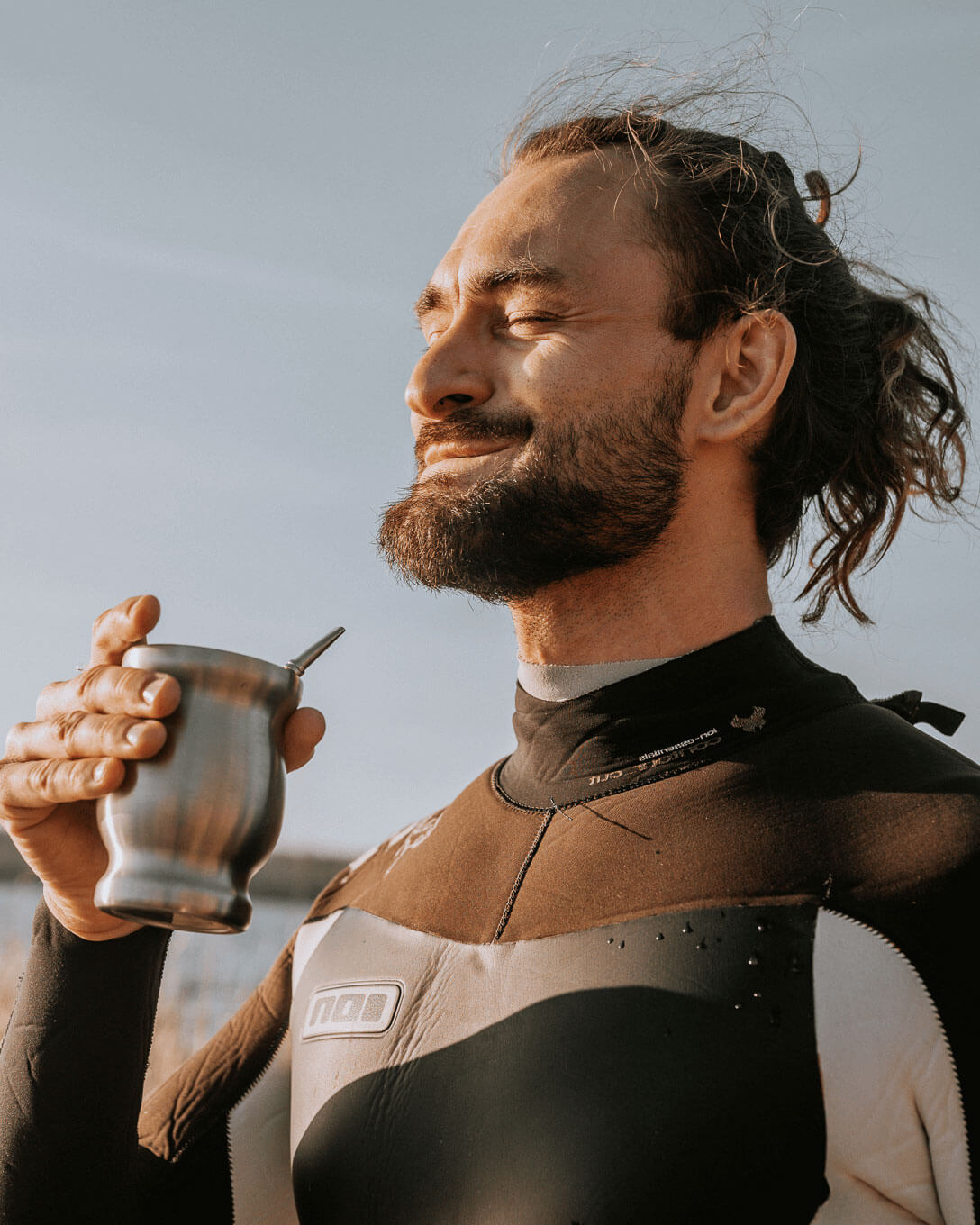 [NL]Was ist Mate-Tee? Jared genießt seine Mate im Sonnenuntergang