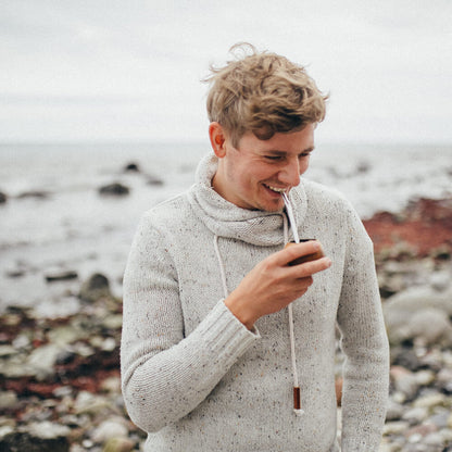 Mate trinken am Meer